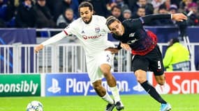 Jason Denayer (à gauche) et Yussuf Poulsen