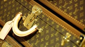 Le monogramme, dévoyé par la contrefaçon, redevient-il un symbole de l'ultra-luxe?