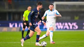 Fabián Ruiz et Pierre EMILE-Hojbjerg lors du match de Trophée des Champions entre le PSG et l'OM le 8 janvier 2026, au Koweït 