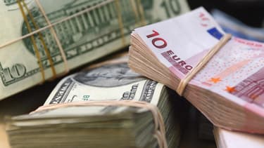 L'euro touche son plus bas niveau depuis mars.