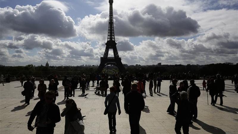 Le secteur du tourisme doit faire face cette année à la crise, qui incite les ménages à rogner leur budget, à une météo maussade et à une vive concurrence internationale, avec notamment la tenue des Jeux Olympiques de Londres. /Photo d'archives/REUTERS/Ke