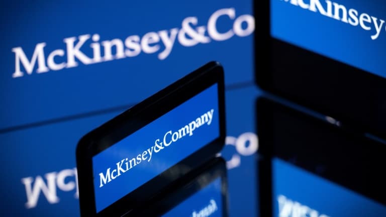 Les sièges parisiens du cabinet de conseil McKinsey, du parti Renaissance et de son association de financement ont été perquisitionnés mardi