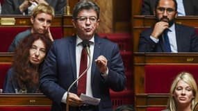 Jean-Luc Mélenchon réclament notamment une interdiction pour les banques d'exercer dans les paradis fiscaux