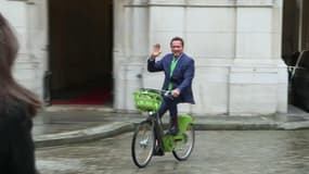 One Planet Summit : Schwarzenegger arrive à Paris en vélo