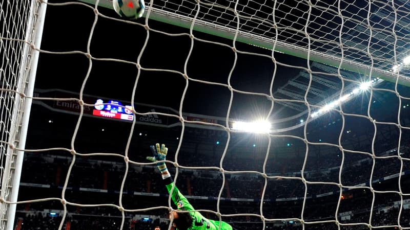 Diego Lopez battu par Messi