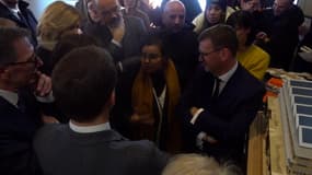 "Vous êtes littéralement iconique": une femme s'adresse à Rachida Dati lors de sa visite à Clichy-sous-Bois avec Emmanuel Macron
