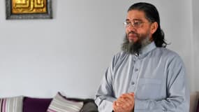 L'imam Mahjoub Mahjoubi lors d'un entretien chez lui, à Soliman, en Tunisie, le 23 février 2024 au lendemain de son expulsion de France 