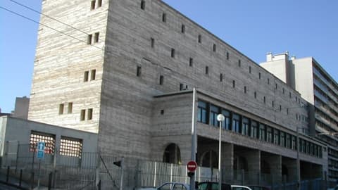 Façade du lycée Colbert. Façade du lycée Colbert.