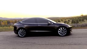 Elon Musk livre chaque jour de nouveaux détails sur Twitter sur la Model 3. Heureusement car des analystes américains ne la voient pas arriver dans le garage des clients avant 2019.