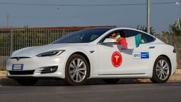 La Model S qui a réalisé les plus de 1078 km en une seule charge.
