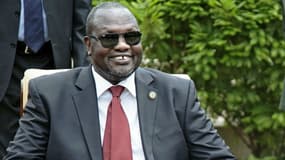 Riek Machar (à gauche), premier vice-président, et Salva Kiir (à droite), président du Soudan du Sud, le 29 avril 2016 à Juba. 