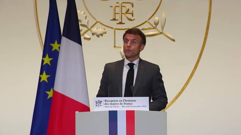Emmanuel Macron devant les maires de France: 