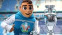 La mascotte et le trophée de l'Euro