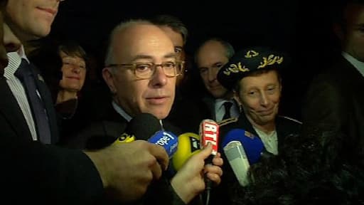 Bernard Cazeneuve a effectué mercredi son premier déplacement sur le terrain à Moissy-Cramayel en Seine-et-Marne.