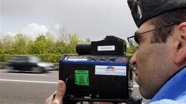 Les forces de l'ordre, qui sont dotées d'un nouvel outil pour tester la vitesse des cyclomoteurs en France, auront fort à faire pour convaincre les adolescents de réduire les gaz. Sur la quinzaine de deux-roues testés à l'arrêt par des gendarmes et des po