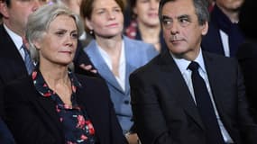 François Fillon et son épouse Penelope lors d'un meeting le 29 janvier 2017 à Paris.