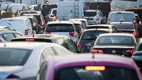 Queues de poisson, refus de priorité ou coups de klaxon, voici les trois incivilités qui énervent le plus les Français au volant.