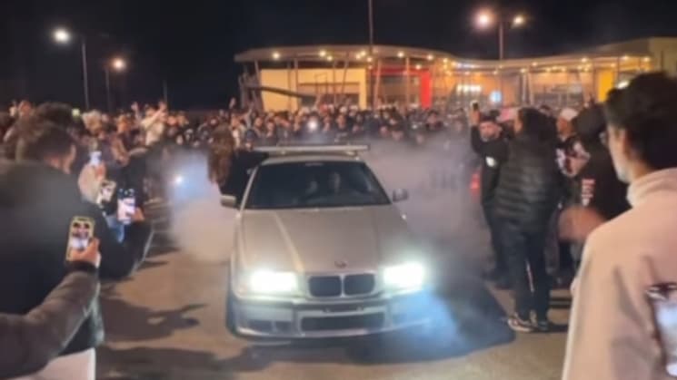 Une voiture "tunnée" lors d'un rassemblement illégal de tuning sur l'aire d'autoroute de Saint-Priest sur l'A43, dans la nuit du 8 au 9 mars 2025. Une voiture "tunnée" lors d'un rassemblement illégal de tuning sur l'aire d'autoroute de Saint-Priest sur l'A43, dans la nuit du 8 au 9 mars 2025.