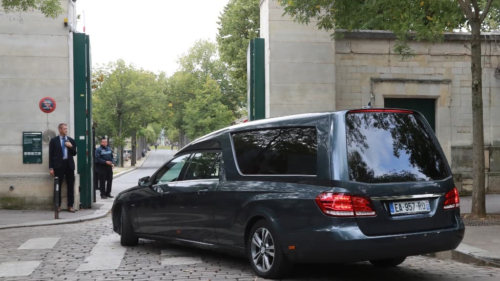 Le cortège arrive au cimetière du Montparnasse Le cortège arrive au cimetière du Montparnasse