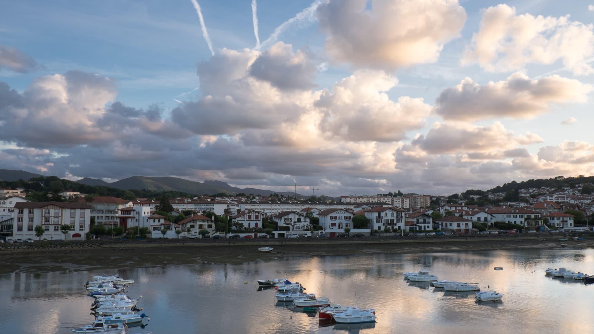 Vue de la baie de Saint-Jean-de-Luz. Vue de la baie de Saint-Jean-de-Luz.