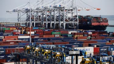 Des containers au port du Havre