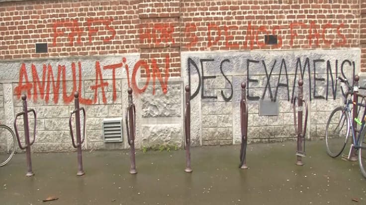 Une inscription demandant l'annulation des examens, le 5 avril 2018 à Lille 2. 