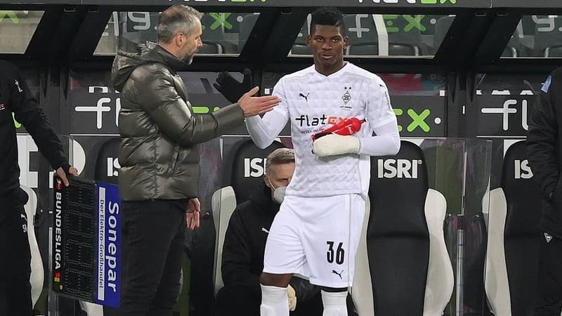 Breel Embolo (à droite)