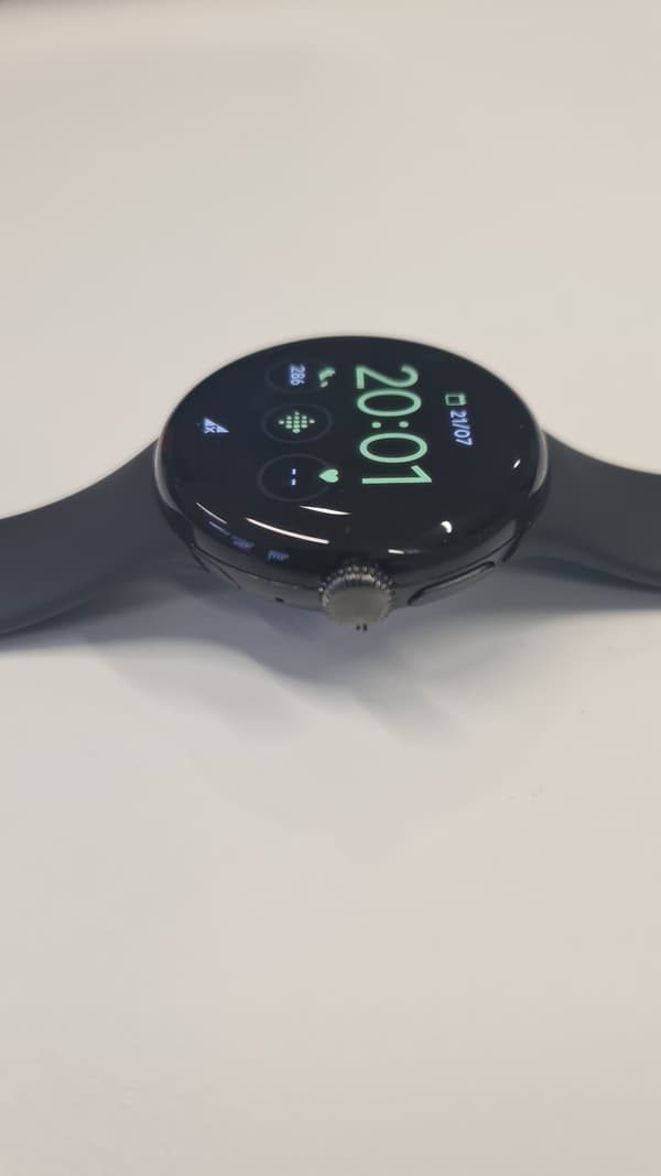 La Google Pixel Watch séduit par son design épuré. 