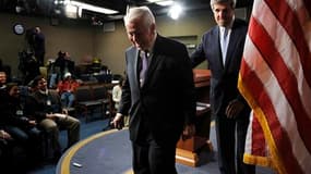 Les sénateurs américains John Kerry (à droite) et Richard Lugar, à Washington. Le Sénat américain a adopté mercredi le traité Start de réduction des arsenaux nucléaires américain et russe, ce qui constitue un succès politique in extremis pour Barack Obama