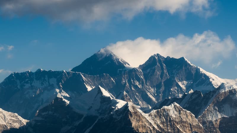 Le mont Everest est privé de ses touristes et grimpeurs jusqu'à nouvel ordre pour limiter la propagation du coronavirus