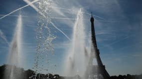 La fontaine du Trocadéro près de la Tour Eiffel, lors d'une vague de chaleur, le 16 juin 2022 à Paris.