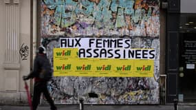 Une des phrases collées dans les rues de Paris