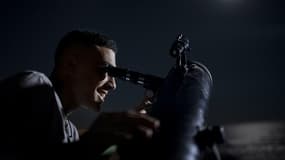 Étoiles et planètes devraient être observables à l'œil nu, mais pour profiter pleinement du spectacle, mieux vaudra se munir d'une paire de jumelles, d'une lunette ou d'un télescope