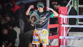 Le boxeur japonais Junto Nakatani avec la ceinture WBC après sa victoire à Tokyo, 20 juillet 2024