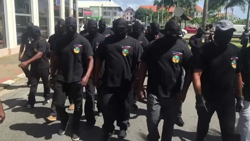 Le collectif "Les 500 frères", dans les rues de Cayenne