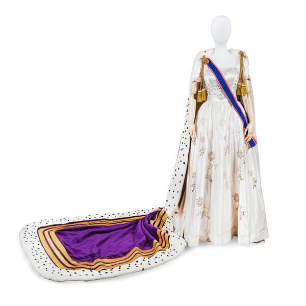 Robe de couronnement et costume de couronnement, The Crown Auction, Bonhams 