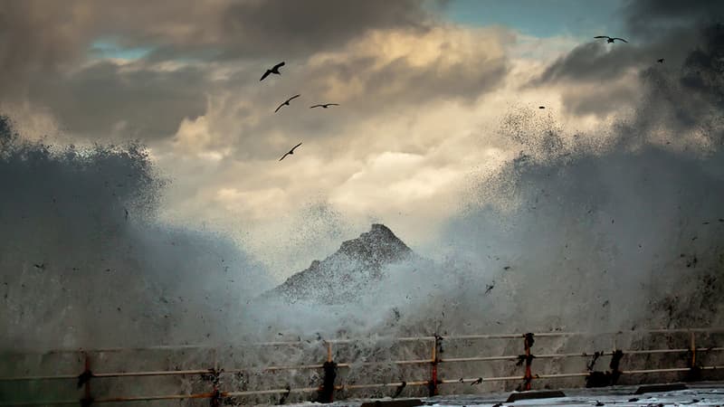 "Il y a comme une espèce de jeu de cache-cache": le "spectacle" des grandes marées vu par des photographes