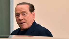 Silvio Berlusconi arrive à l'hospice de Cesano Boscone, près de Milan, le 9 mai 2014.