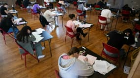 Des élèves passent l'épreuve de philosophie du baccalauréat à lycée Michel de Montaigne à Mulhouse, le 16 juin 2025 dans le Haut-Rhin (image d'illustration)