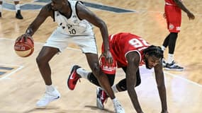 Mathias Lessort (ici sous les couleurs de Monaco en 2021) a écopé de 3 matchs de suspension ainsi que 10.000 euros d'amende pour avoir frappé Filip Petrusev à la fin du derby de Belgrade 