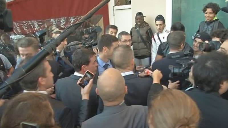 Le Premier ministre, Manuel Valls, a été chahuté lors de son déplacement à Moirans, dans l'Isère. 
