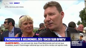 Le public se rassemble devant les Invalides pour rendre hommage à Jean-Paul Belmondo