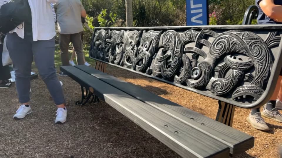 The All Blacks hand over the Māori bench to the City at Tête d’Or Park