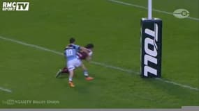 Rugby : un ballon explose en plein match sur un dégagement