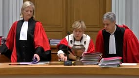 Les trois magistrats professionnels de la Cour d'assises du Nord, qui jugent Alain Pénin depuis lundi.
