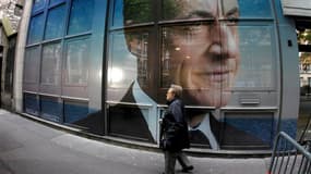 Parti tardivement et avec un lourd handicap, Nicolas Sarkozy n'a jamais pu, malgré une campagne blitzkrieg, conjurer le syndrome du "lièvre et de la tortue" et rattraper son rival socialiste à l'élection présidentielle. /Photo prise le 6 mai 2012/REUTERS/