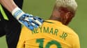 Neymar le visage en sang