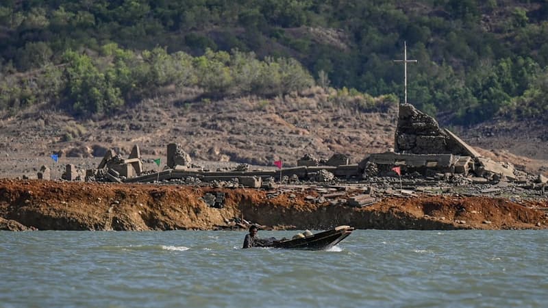 Canicule aux Philippines: un village vieux de 300 ans réapparaît au milieu d'un lac asséché