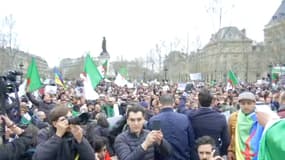 Plusieurs centaines de manifestants sont réunis place de la République à Paris