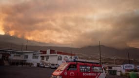 Le village d'Arafo sur l'île de Tenerife aux Canaries en proie aux flammes le 16 août 2023